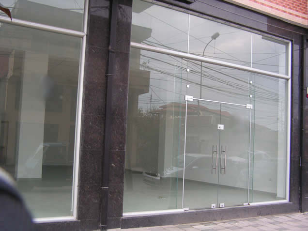 Store 90m2, 4.95m celing, for RENT near Partizani High School, Tirana (TRR-1008)