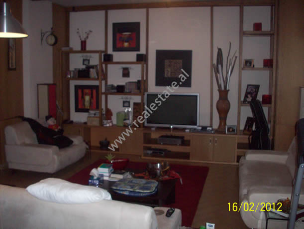 Apartment 3+1 for rent in Pjeter Bogdani Street in Tirana , (TRR-612-14)