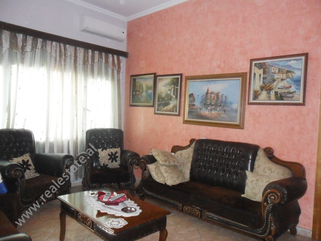 Apartment 3+1 for rent in Zogu i Zi area, can be used also for an office, Tirana, (TRR-912-9) 