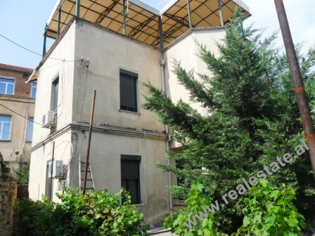 Villa for business for rent in Zogu I boulevard in Tirana, Albania (TRR-813-8)
