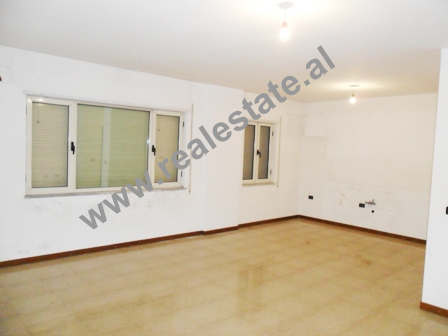 Four bedroom apartment for office for rent in Elbasani Street in Tirana , Albania (TRR-514-27b)