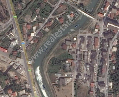Toke per shitje ne lagjen Skenderbeu prane qytetit te Lezhes (LES-116-1b)