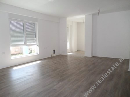 Three bedroom apartment for office rent in Artan Lenja Street in Tirana, Albania (TRR-917-44L)