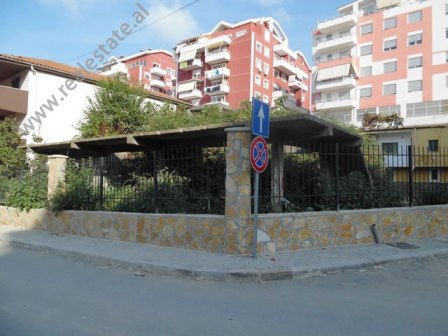 Toke dhe ndertese 1-kateshe per shitje prane zones se Selites ne Tirane (TRS-1017-24L)