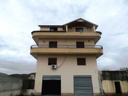 Four storey villa for sale in Tirana-Durres Highway, in front of City Park (TRS-1117-52R)