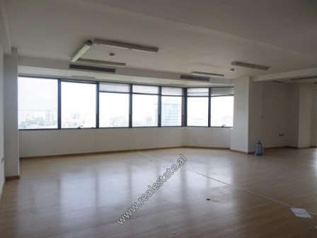 Office for rent in Deshmoret e Kombit Boulevard in Tirana, Albania (TRR-518-69L)