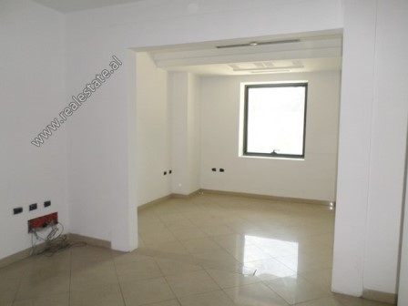 Office for rent in e business center close to the Pyramid in Tirana (TRR-618-1L)