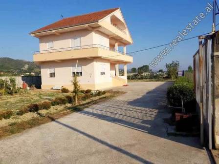 Three storey villa for sale in Budul area in Kruja city (KRS-818-1L)