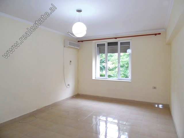 Office space for rent in Durresi Street in Tirana, Albania (TRR-519-33L)