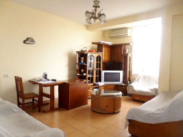 Three bedroom apartment for sale near American 2 Hospital in Tirana. (TRS-519-44T)