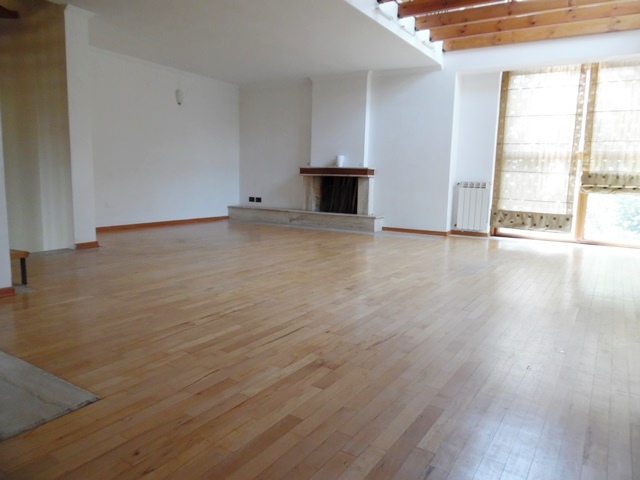 Duplex apartment for rent close to Kosovareve street in Tirana, Albania  (TRR-817-1d)