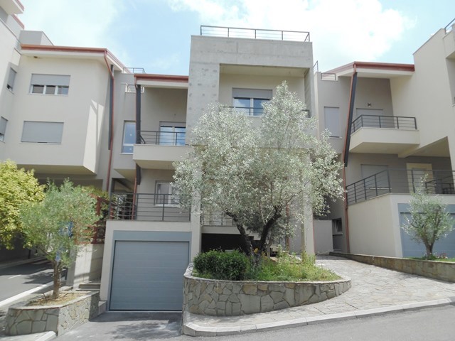 Three storey villa for rent near TEG area in Tirana, Albania (TRR-619-37T)