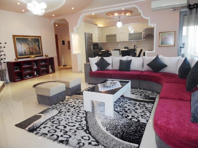 Three bedroom apartment for rent close to Botanic Garden in Tirana, Albania (TRR-318-1d)