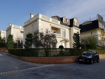 Villa for rent in Lunder village, very close to the TEG shopping center.
It is located in a new com Villa for rent in Lunder village, very close to the TEG shopping center.
It is located in a new com