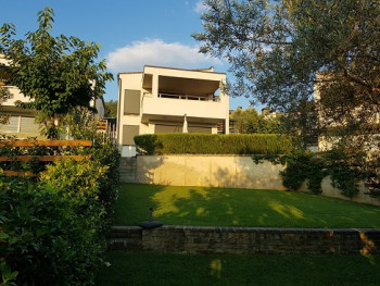 Villa for rent in Lunder, part of a well-known residence.
Located in one of the most popular and Villa for rent in Lunder, part of a well-known residence.
Located in one of the most popular and
