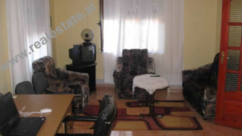 Apartament 1+1 me qera ne bulevardin Bajram Curri ne Tirane. Apartamenti ndodhet ne katin e II te nj Apartament 1+1 me qera ne bulevardin Bajram Curri ne Tirane. Apartamenti ndodhet ne katin e II te nj