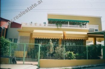Vile 2-kateshe ne shitje ne rrugen Mihal Grameno ne Tirane. Me siperfaqe trualli prej 297 m2, vila p Vile 2-kateshe ne shitje ne rrugen Mihal Grameno ne Tirane. Me siperfaqe trualli prej 297 m2, vila p