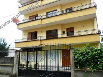 Vile 4-kateshe me qera pas Qendres Glob ne Tirane.
Vila ndodhet ne nje grup vilash, ne nje lagje te Vile 4-kateshe me qera pas Qendres Glob ne Tirane.
Vila ndodhet ne nje grup vilash, ne nje lagje te