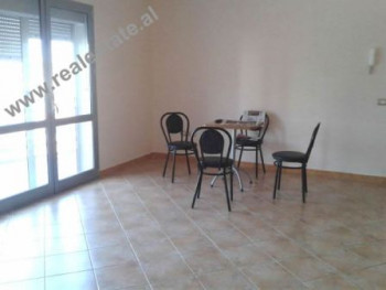 Apartament 2+1 me qera ne Kompleksin Karl Topia ne Tirane.
Apartamenti ndodhet ne katin e IV-rt te Apartament 2+1 me qera ne Kompleksin Karl Topia ne Tirane.
Apartamenti ndodhet ne katin e IV-rt te