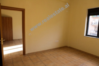 Apartament 3+1 me qera ne fillim te rruges se Durresit ne Tirane.
Apartamenti ndodhet ne katin e II Apartament 3+1 me qera ne fillim te rruges se Durresit ne Tirane.
Apartamenti ndodhet ne katin e II
