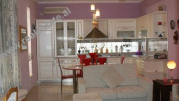 Apartament 1+1 me qera prane Bulevardit Zogu I ne Tirane.
Apartamenti ndodhet ne katin e I-re te nj Apartament 1+1 me qera prane Bulevardit Zogu I ne Tirane.
Apartamenti ndodhet ne katin e I-re te nj