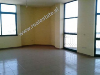 Apartament per zyra me qera ne rrugen e Kavajes ne Tirane.
Apartamenti pozicionohet ne katin e VI-t Apartament per zyra me qera ne rrugen e Kavajes ne Tirane.
Apartamenti pozicionohet ne katin e VI-t