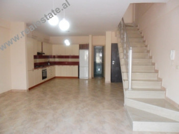 Apartament dupleks 3+1 me qera ne Rezidencen Kodra e Diellit ne Tirane.
Apartamenti ndodhet ne nje Apartament dupleks 3+1 me qera ne Rezidencen Kodra e Diellit ne Tirane.
Apartamenti ndodhet ne nje