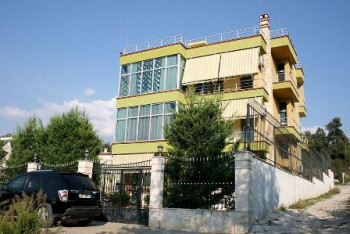 Villa for rent very close to the Artificial Lake and the Park of Tirana.
It is located in a green a Villa for rent very close to the Artificial Lake and the Park of Tirana.
It is located in a green a