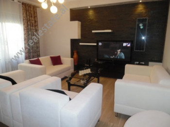 Apartament 2+1 me qera ne rrugen Him Kolli ne Tirane.
Apartamenti ndodhet ne katin e dyte te nje pa Apartament 2+1 me qera ne rrugen Him Kolli ne Tirane.
Apartamenti ndodhet ne katin e dyte te nje pa