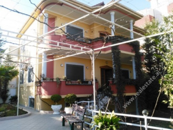 Vile 3-kateshe me qera ne Rrugen Kostaq Cipo ne Tirane.
Ndodhet ne nje zone te qete te qytetit ku n Vile 3-kateshe me qera ne Rrugen Kostaq Cipo ne Tirane.
Ndodhet ne nje zone te qete te qytetit ku n