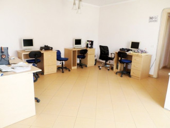 Office for rent in Ish Ekspozita area in Tirana.
The office is situated on the second floor in a ne Office for rent in Ish Ekspozita area in Tirana.
The office is situated on the second floor in a ne