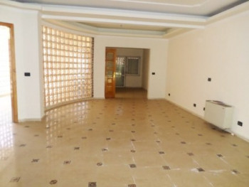 Vile me qera ne rrugen Musa Karapici ne Tirane.
Vila ka siperfaqe 500 m2 te organizuar tre ka Vile me qera ne rrugen Musa Karapici ne Tirane.
Vila ka siperfaqe 500 m2 te organizuar tre ka