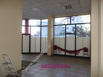 Dyqan per shitje prane Pazarit te Ri ne Tirane.
Dyqani ndodhet ne katin e pare te nje pallati Dyqan per shitje prane Pazarit te Ri ne Tirane.
Dyqani ndodhet ne katin e pare te nje pallati