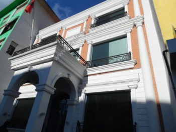 Vile me qera prane qendres se Tiranes .
Vila ka nje siperfaqe prej 550 m2 e organizuar ne tre kat Vile me qera prane qendres se Tiranes .
Vila ka nje siperfaqe prej 550 m2 e organizuar ne tre kat