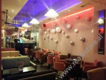 Ambient zyre me qera prane Fakultetit te Shkencave te Natyres ne Tirane.
Pozicionohet ne kati Ambient zyre me qera prane Fakultetit te Shkencave te Natyres ne Tirane.
Pozicionohet ne kati