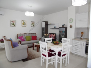 Apartament 1+1 me qera ne kompleksin Magnet ne Tirane.
Apartamenti ndodhet ne katin e shtate te nje Apartament 1+1 me qera ne kompleksin Magnet ne Tirane.
Apartamenti ndodhet ne katin e shtate te nje
