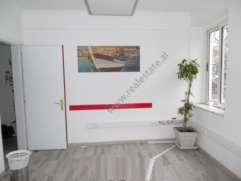Zyre me qera ne rrugen Abdyl Frasheri ne Tirane.
Zyra ndodhet ne katin e dyte te nje pallati te vje Zyre me qera ne rrugen Abdyl Frasheri ne Tirane.
Zyra ndodhet ne katin e dyte te nje pallati te vje