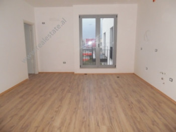 Apartament 1+1 per shitje ne rrugen Bardhyl ne Tirane.
Apartamenti ndodhet ne katin e gjashte te nj Apartament 1+1 per shitje ne rrugen Bardhyl ne Tirane.
Apartamenti ndodhet ne katin e gjashte te nj