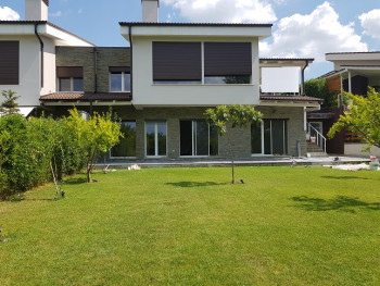 Villa for rent in one of the most beautiful residences of villas in Lunder.
Surrounded by greener Villa for rent in one of the most beautiful residences of villas in Lunder.
Surrounded by greener