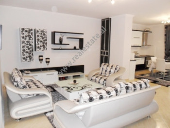 Apartmament 2+1 me qera ne fillim te rruges Aleksandri i Madh ne Tirane
Ndodhet ne katin e 7- Apartmament 2+1 me qera ne fillim te rruges Aleksandri i Madh ne Tirane
Ndodhet ne katin e 7-