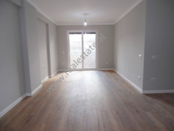 Apartament per zyra me qera ne rrugen Shyqyri Berxolli ne Tirane.
Ambienti ndodhet ne katin e peste Apartament per zyra me qera ne rrugen Shyqyri Berxolli ne Tirane.
Ambienti ndodhet ne katin e peste