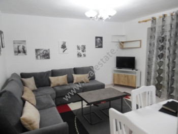 Apartament 2+1 prane rruges Myslym Shyri ne Tirane.
Ndodhet ne katin e trete te nje pallati te vjet Apartament 2+1 prane rruges Myslym Shyri ne Tirane.
Ndodhet ne katin e trete te nje pallati te vjet
