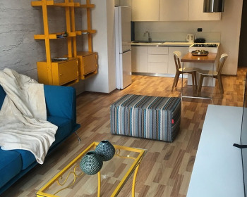 Apartament moderne 2+1 me qera ne rrugen e Kavajes ne Tirane.
Ndodhet ne katin e 5-te te nje pallat Apartament moderne 2+1 me qera ne rrugen e Kavajes ne Tirane.
Ndodhet ne katin e 5-te te nje pallat
