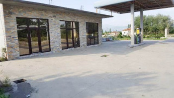 Karburant dhe Toke per shitje ne zonen e Gryke Lumit ne Lezhe.
Ndodhen ne krahe te rruges kryesore. Karburant dhe Toke per shitje ne zonen e Gryke Lumit ne Lezhe.
Ndodhen ne krahe te rruges kryesore.