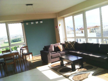 Apartament 2+1 me qera ne rrugen Reshit Petrela ne Tirane.
Apartamenti ndodhet ne katin e 10 te nje Apartament 2+1 me qera ne rrugen Reshit Petrela ne Tirane.
Apartamenti ndodhet ne katin e 10 te nje