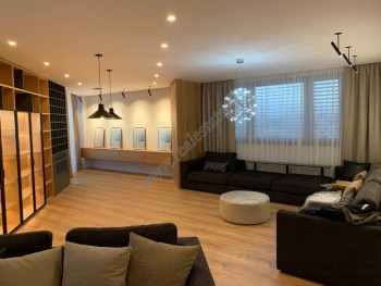 Apartament 2+1 me qera ne rrugen Emin Duraku ne Tirane.
Apartamenti ndodhet ne katin e 10 t Apartament 2+1 me qera ne rrugen Emin Duraku ne Tirane.
Apartamenti ndodhet ne katin e 10 t