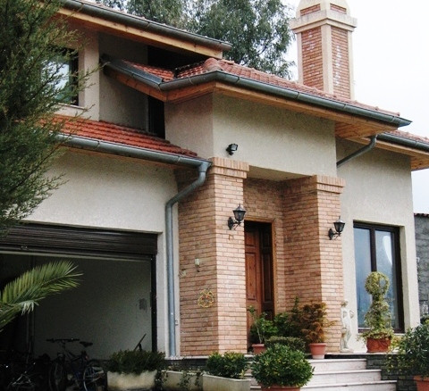 Two storey villa for rent with an area of 300 m2 inner area and about 1000 m2 yard. The first floor 