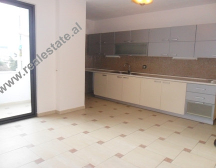 With 85 m2 of living space, the apartment has 2 bedrooms, living room enclosed with the kitchen, bal