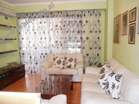 Apartament 2+1 me qera ne rrugen Ndreko Rino ne Tirane.
Apartamenti ndodhet ne katin e IV te nje Apartament 2+1 me qera ne rrugen Ndreko Rino ne Tirane.
Apartamenti ndodhet ne katin e IV te nje