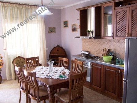 Apartament 3+1 me qera te Kompleksi Kika ne Tirane.
Apartamenti ndodhet ne katin e fundit, duke ofr